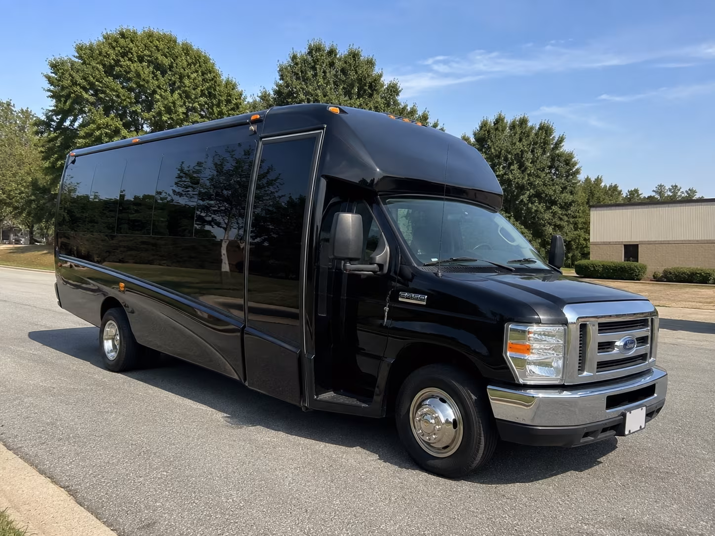 bloomfieldcharterbuscompany com makes it possible to plan airport shuttles to ewr jfk and lga from bloomfield