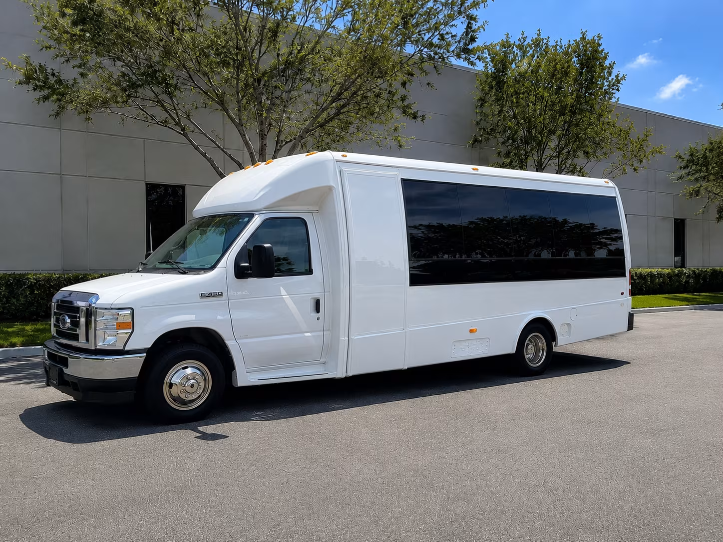shuttle guests between hotel blocks and your bloomfield area venue without the headache